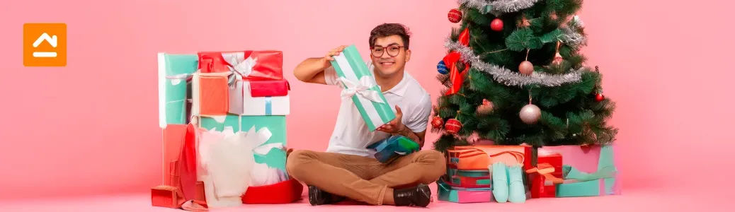 adolescente-abiendo-regalo-navidad