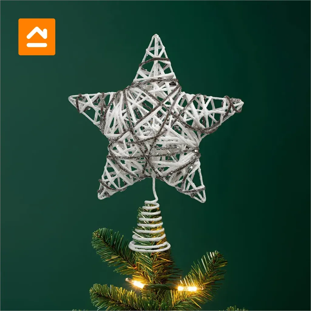 estrella-dorada-en-punta-de-arbol-de-navidad