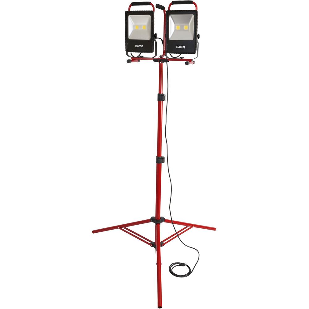 Luz de Trabajo LED Dual de 10,000 Lúmenes Bayco con Trípode - Lente de Vidrio Templado, Mangos con A 1705246-REG Luz de Trabajo LED Dual de 10,000 Lúmenes Bayco con Trípode - Lente de Vidrio Templado, Mangos con A 1705246-REG