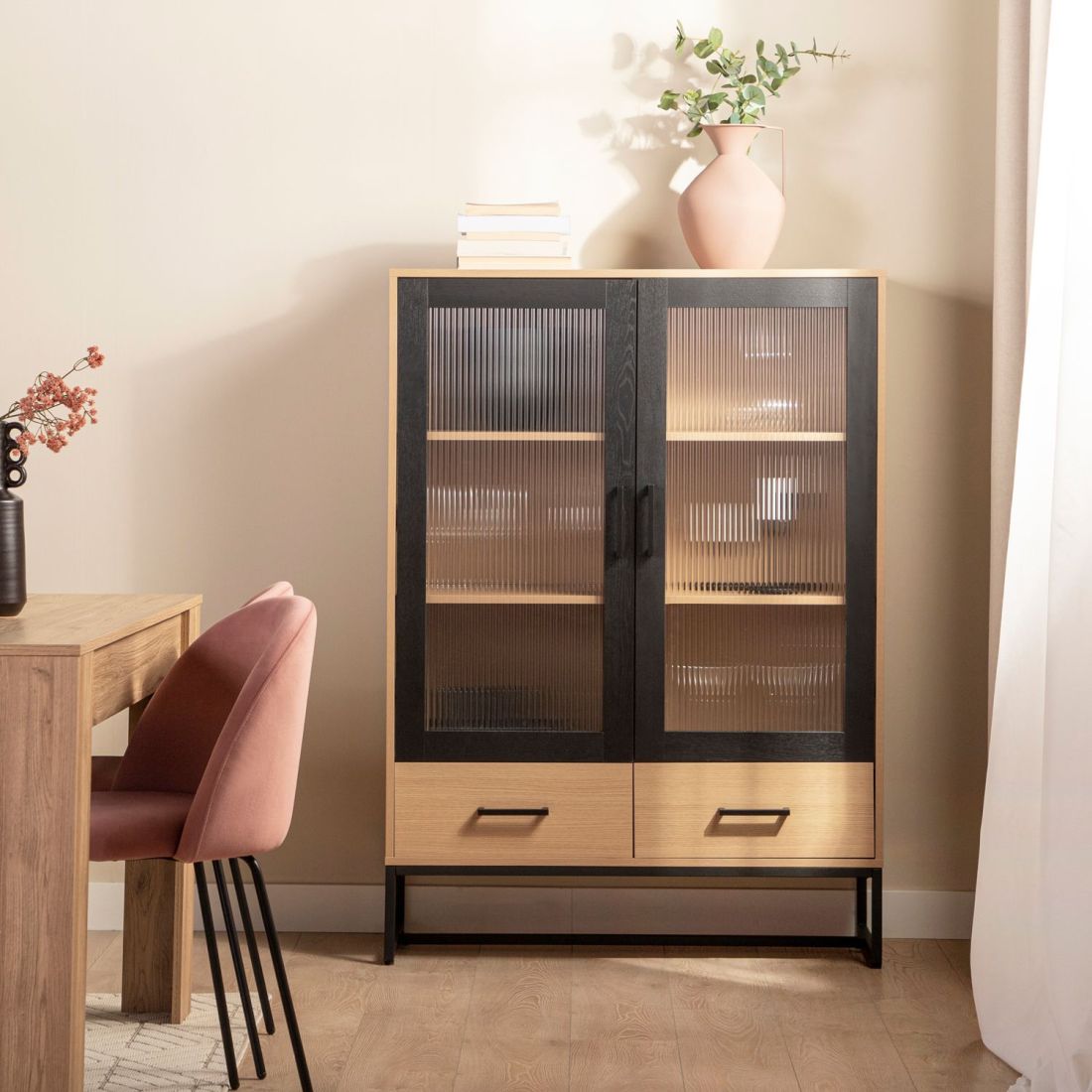 Vitrina Moderna Antony color Haya/Negro TU MESITA