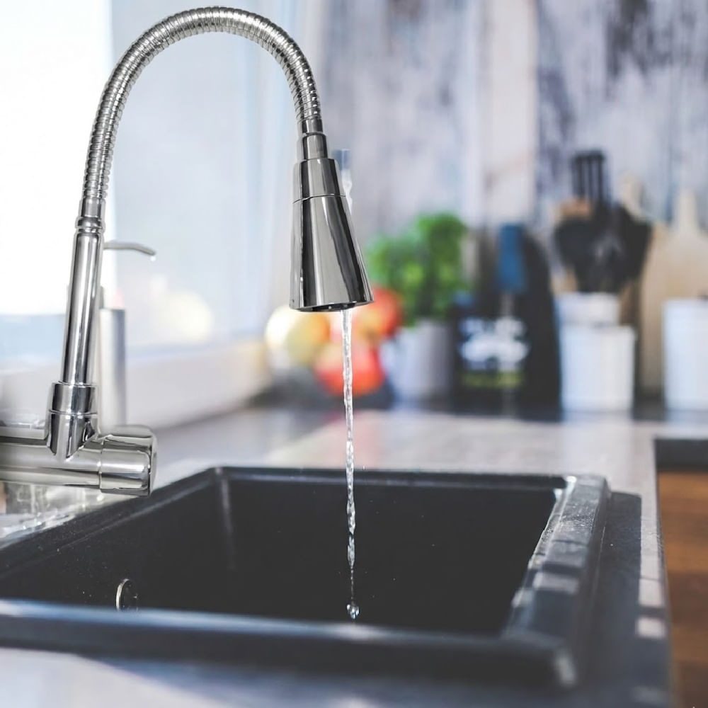 Llave Caño De Pared  Pico de Ganso Flexible Cónico Acero Inoxidable CYA