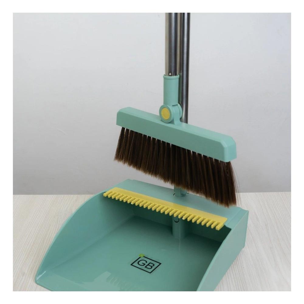 Apoyo con Recogedor Verde para Limpieza del Hogar en Casa Apoyo con Recogedor Verde para Limpieza del Hogar en Casa