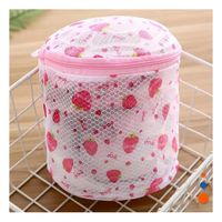 Funda Malla Lavado Ropa Forma Cilindro Blanco con Fresas Fino Uso Diario Y+Papel Regalo