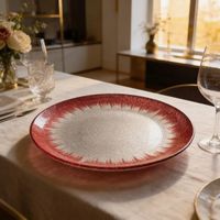 Plato base de vidrio trasparente con borde rojo