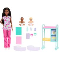 BARBIE DOCTORA SET MUÑECA MORENA CON BEBÉS Y ACCESORIOS