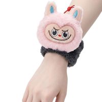 Linda Pulsera Labubu Afelpada Rosada