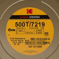 Kodak VISION3 500T Película Negativa Color 16mm 400' Doble Perf