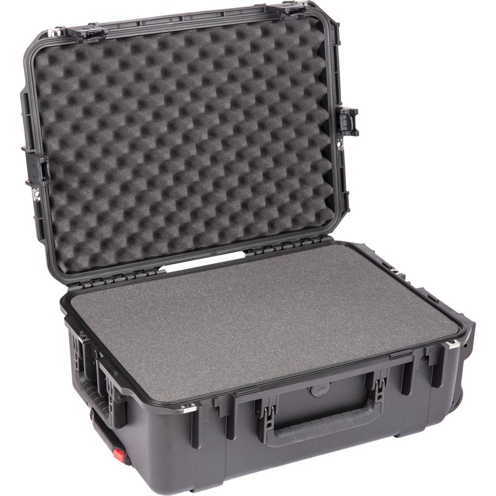 SKB iSeries 2215-8 Caja de Utilidad Impermeable con Ruedas y Espuma Cubierta - Color Negro