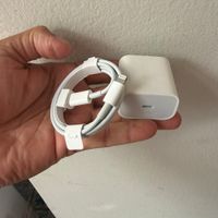 COMBO CARGADOR APPLE 20W y CABLE APPLEC - LIGHTNING. ORIGINALES. VIENEN SUELTOS