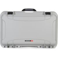 Nanuk 935 Maleta Dura con Ruedas 28.5L - Resina NK-7, Impermeable, Color Plata