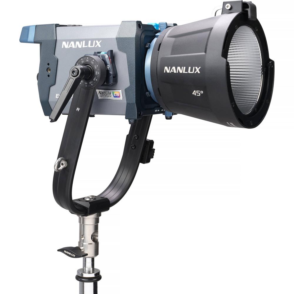 Nanlux Evoke 150C Spotlight LED RGB 1000-20,000K con Control DMX/RDM y Efectos Integrados