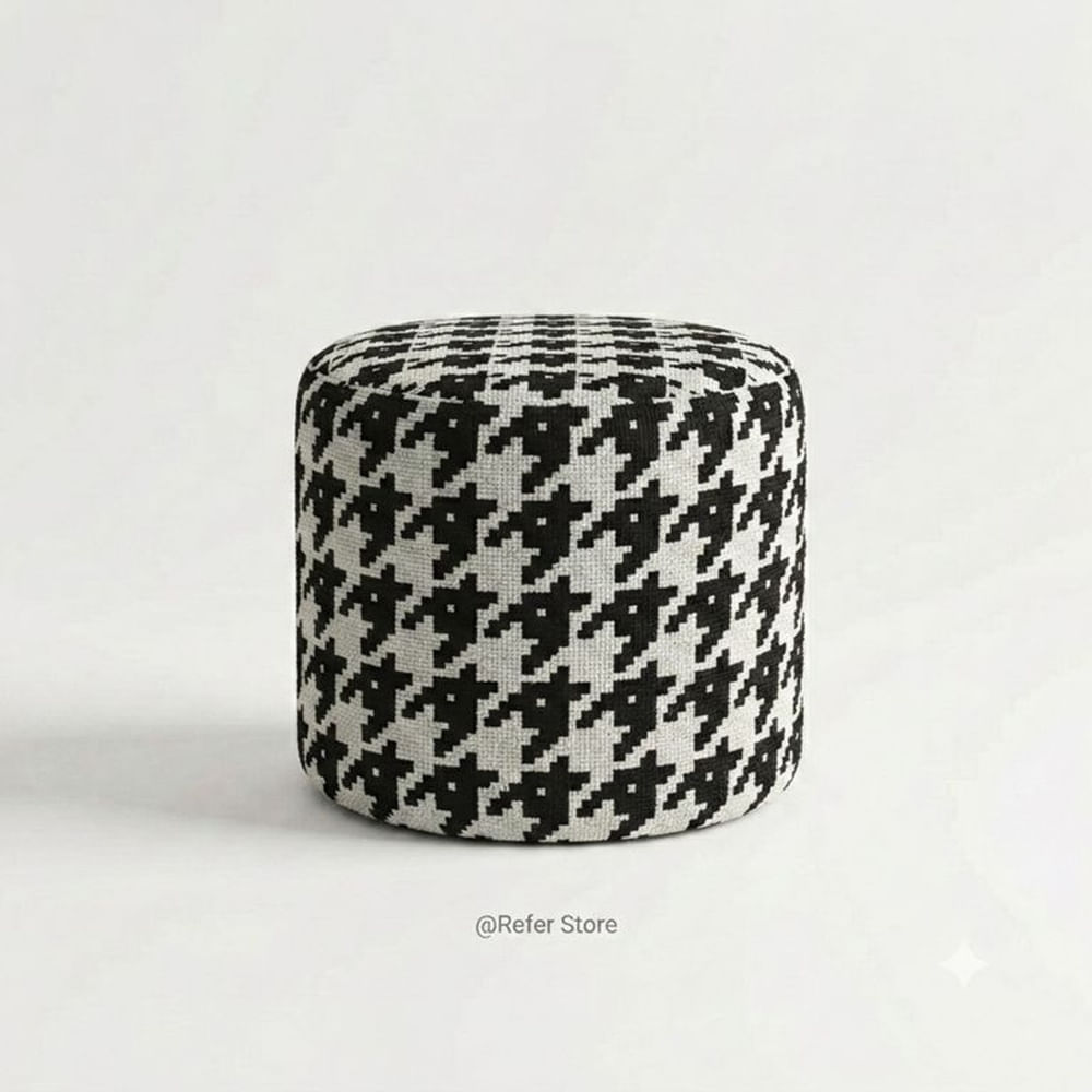 PUFF TAPIZADO EN TELA IMPORTADA, PATRONES COLOR BLANCO Y NEGRO- REFER STORE