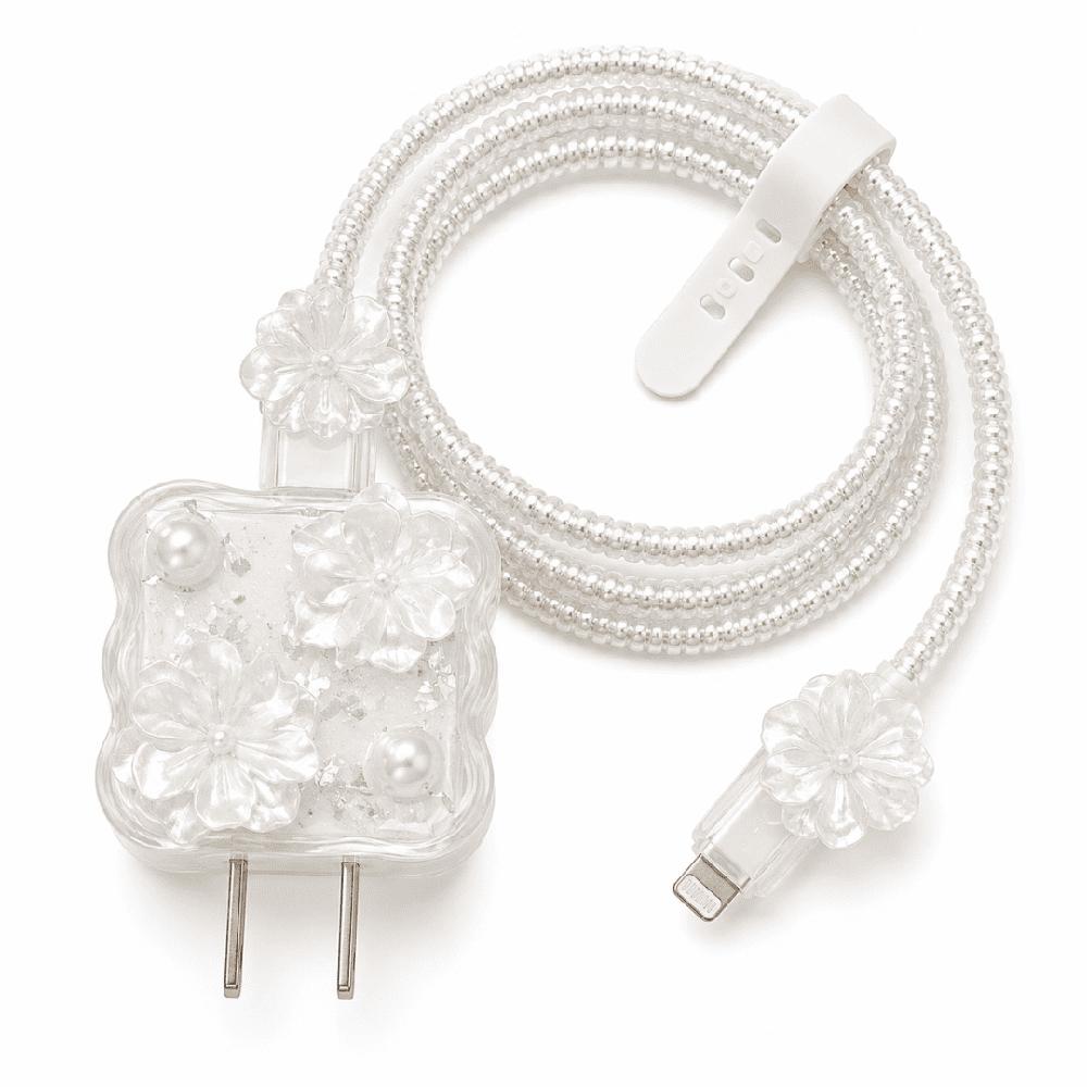 CASE PROTECTOR DE FLORES BLANCAS PARA CARGADOR IPHONE