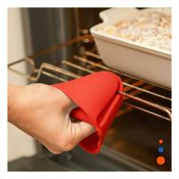 Guantes Manoplas de Silicona Rojo para Cocina y Hogar Seguro 7.3x9.5cm Y Notas