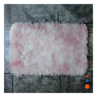 Alfombra Rectangular de Textura Peluche Rosado y Blanco con Dimensiones 40x60cm