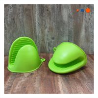 Guantes Protectores de Silicona Verde para Uso en Hogar y Cocina 7.3x9.5cm Y Papel Regalo
