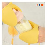 Guantes Protectores de Silicona Amarillo para Uso en Hogar y Cocina 7.3x9.5cm Y Papel Regalo