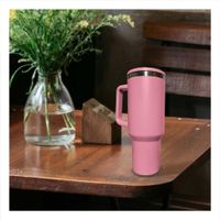 Termo 1200ML en Color Rosado con Pico Practico y Asa Resistente en ABS y Acero Y notas