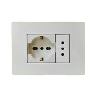 TOMACORRIENTE DOBLE 1 SCHUKO Y 1 3 EN LINEA S33 PLACA BLANCA MATE Y DADOS S22 BLANCOS SINTHESI