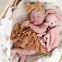 MUÑECA BEBÉ REBORN AORI NIÑA DORMIDA CON ACCESORIOS 50 CM