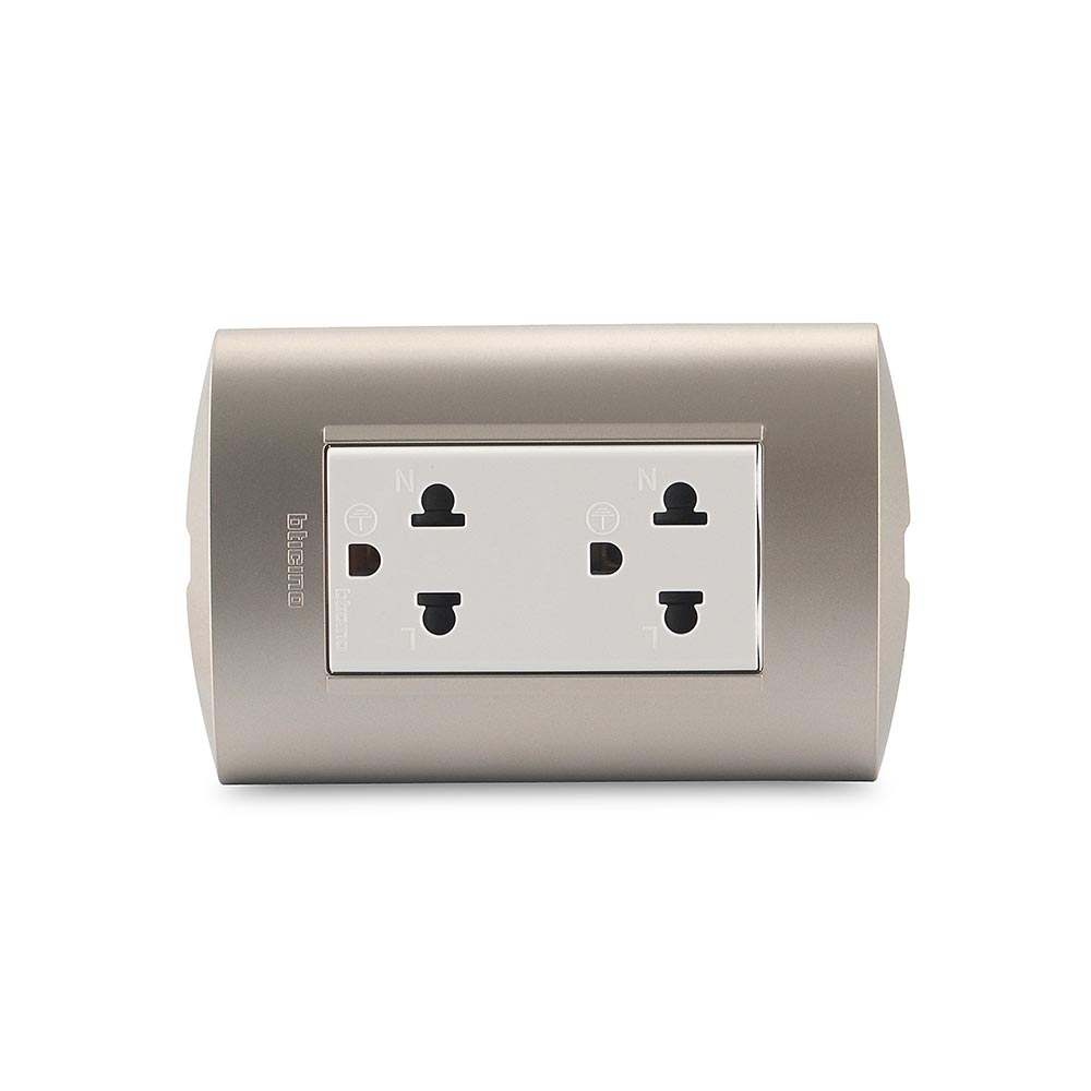 tomacorriente bticino doble