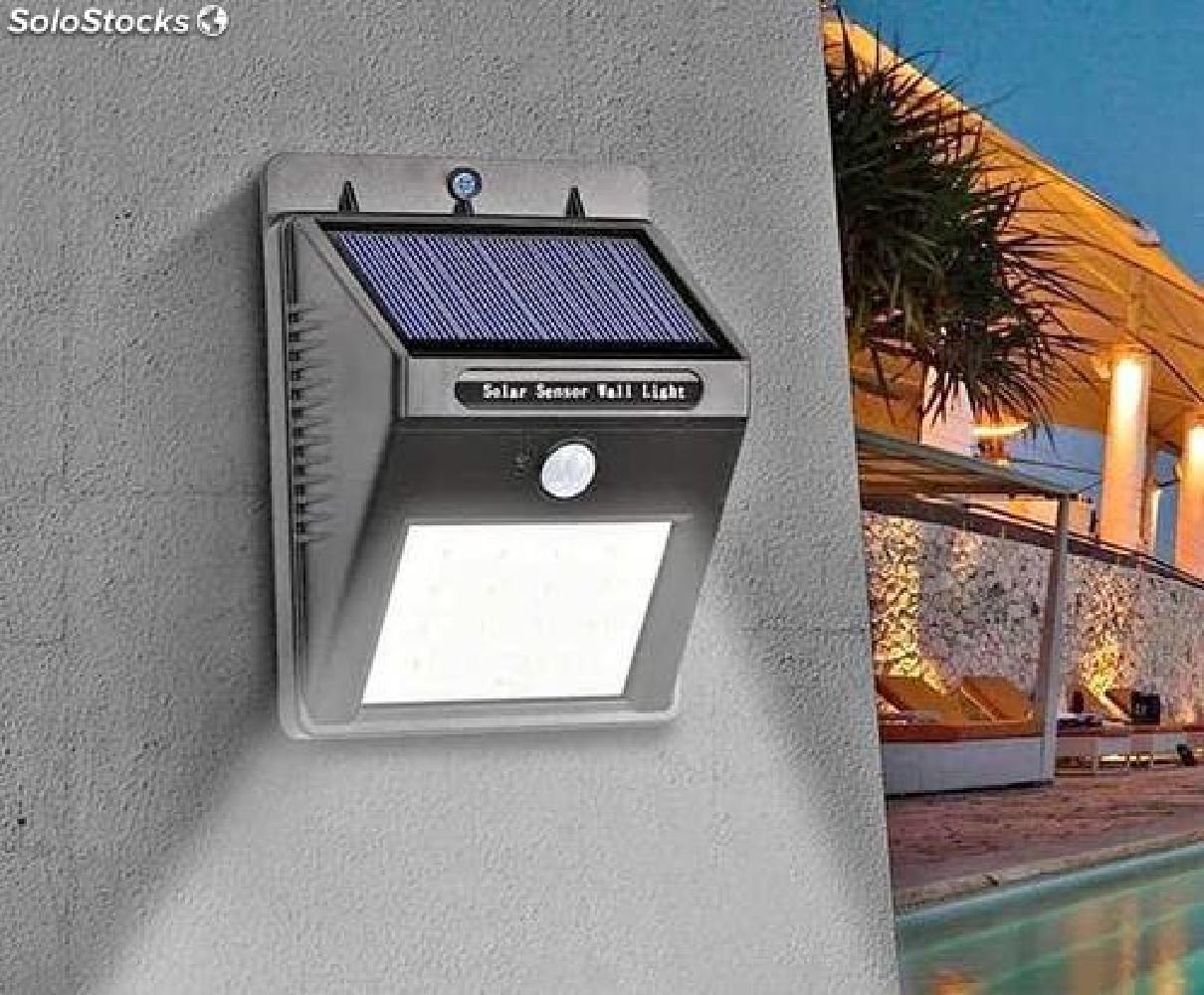 Lámpara Solar Foco Sensor Movimiento Forma Cámara de Seguridad 77 LED YOHAD  - Promart