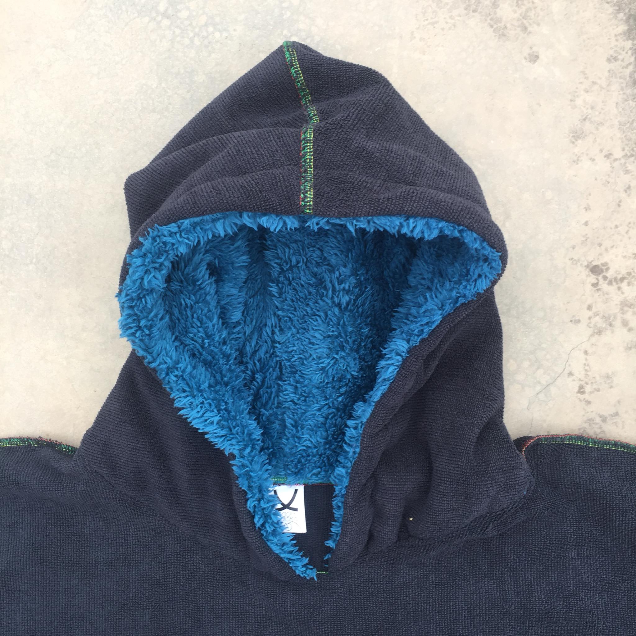 Toalla Cordano Poncho Adulto Negro Apeluchado Talla L unisex