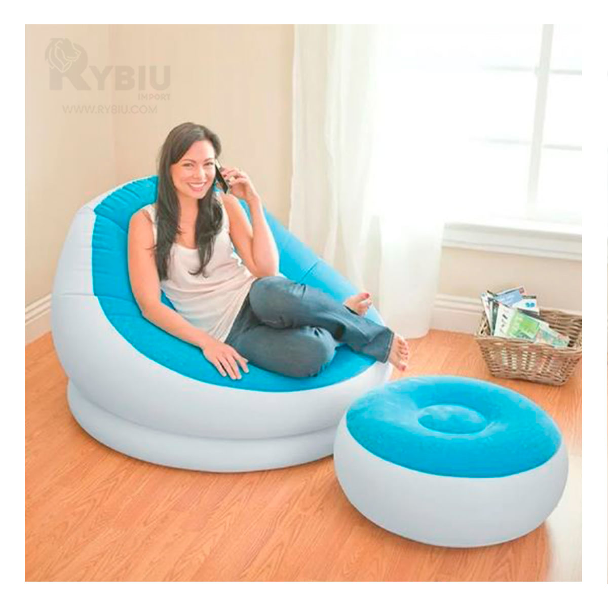 Agradable Sofa y Poof Celeste de Calidad