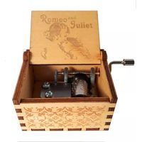 Caja Musical Romeo & Julieta Regalo para Novios San Valentín Aniversario Color Madera