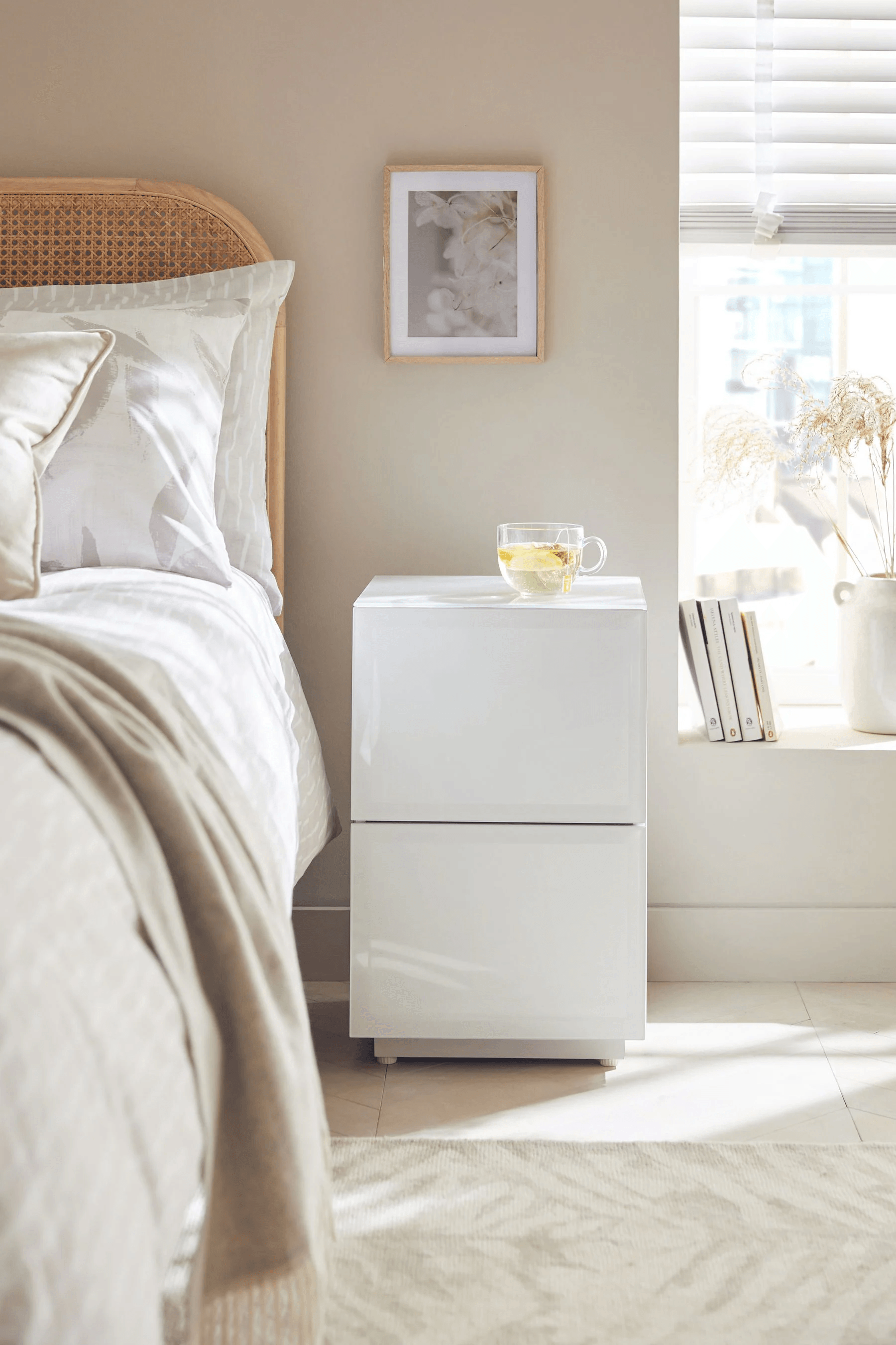 Velador Mesa de Noche Avon color Blanco 2 cajones TU MESITA