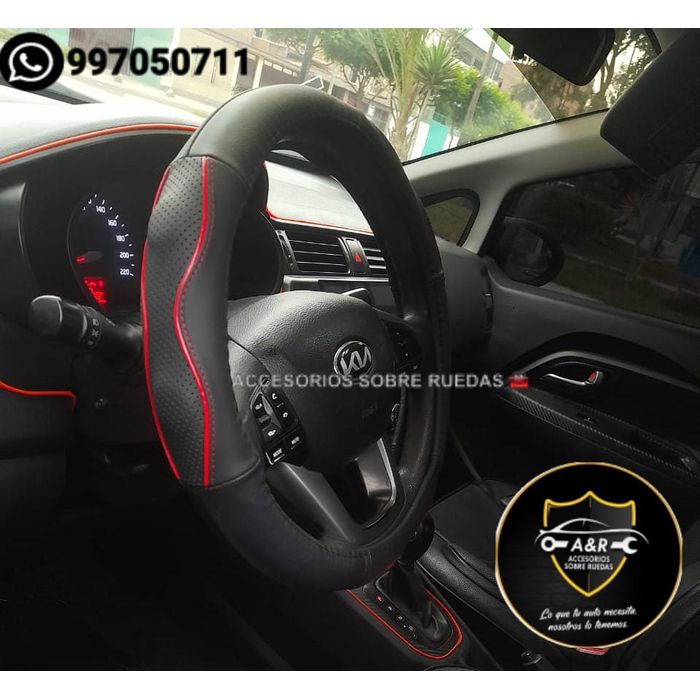 Funda de Timon de CUERO de Auto y Camioneta color NEGRO con ROJO