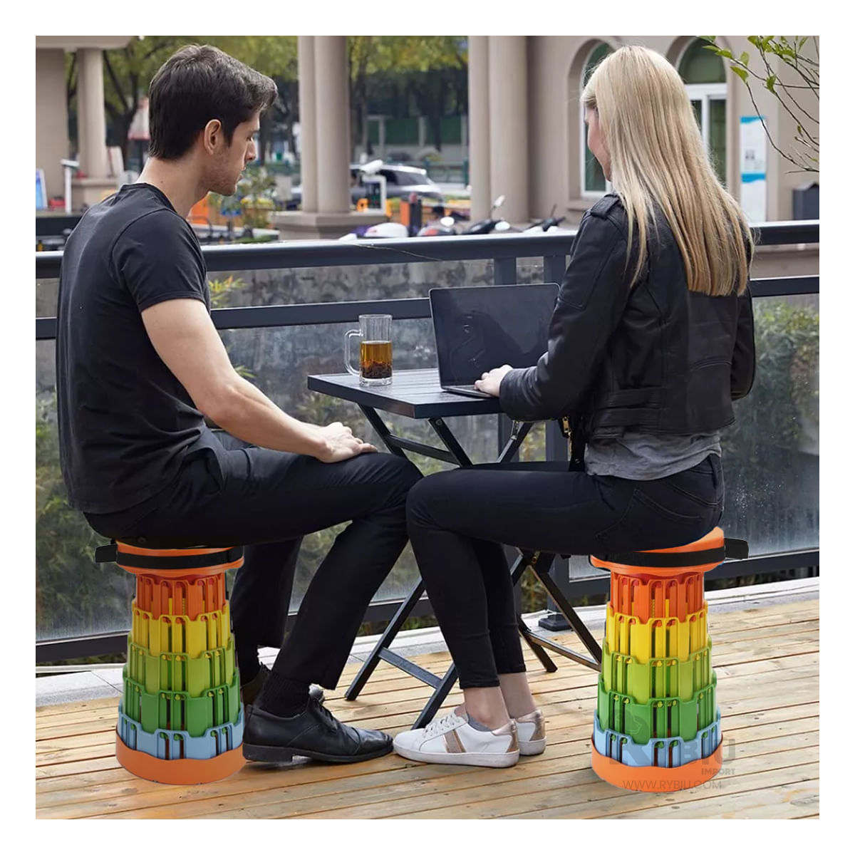 Silla con Correa Ajustable de Tapa Naranja Y+Papel de Regalo