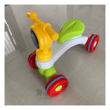 Coche Resisitente de Plastico de Tono Multicolor Y+Agendita Coche Resisitente de Plastico de Tono Multicolor Y+Agendita