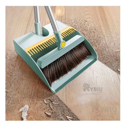 Utensilio de Limpieza y Barrer en Verde Y+Post-it adhesivos Utensilio de Limpieza y Barrer en Verde Y+Post-it adhesivos