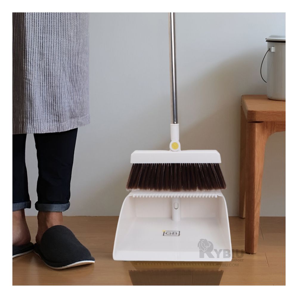 Utensilio para Barrer y Limpiar Negro Y+Post-it adhesivos Utensilio para Barrer y Limpiar Negro Y+Post-it adhesivos