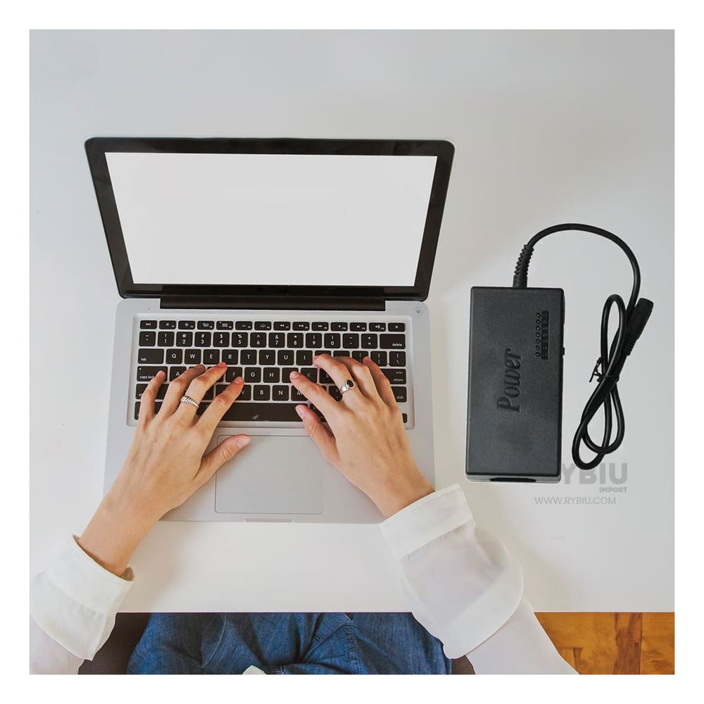 Cargador Versatil Universal en Tono Negro Y+Agendita Cargador Versatil Universal en Tono Negro Y+Agendita