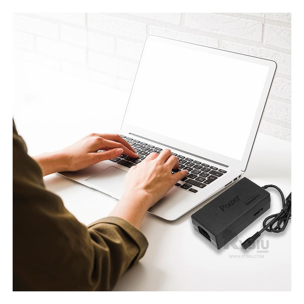 Cargador de 7 Entradas Universal de Laptop Negro Y+Stickers Cargador de 7 Entradas Universal de Laptop Negro Y+Stickers