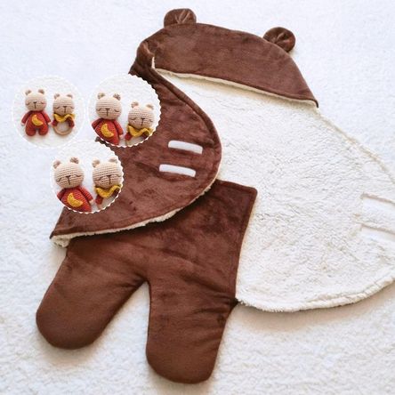 Kit Saco de Dormir Sleeping Envolvente de Felpa Oso Mocca + Mordedor Sonaja + Muñeco Bebé BE CRAFTY