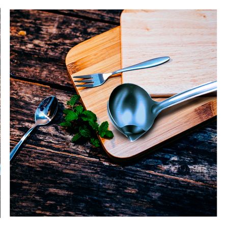 Cucharon Semi Hondo Filtra Liquidos en Color Plateado Cucharon Semi Hondo Filtra Liquidos en Color Plateado