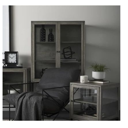 Vitrina Industria TU MESITA Miletto color Gris 2 puertas Vitrina Industria TU MESITA Miletto color Gris 2 puertas