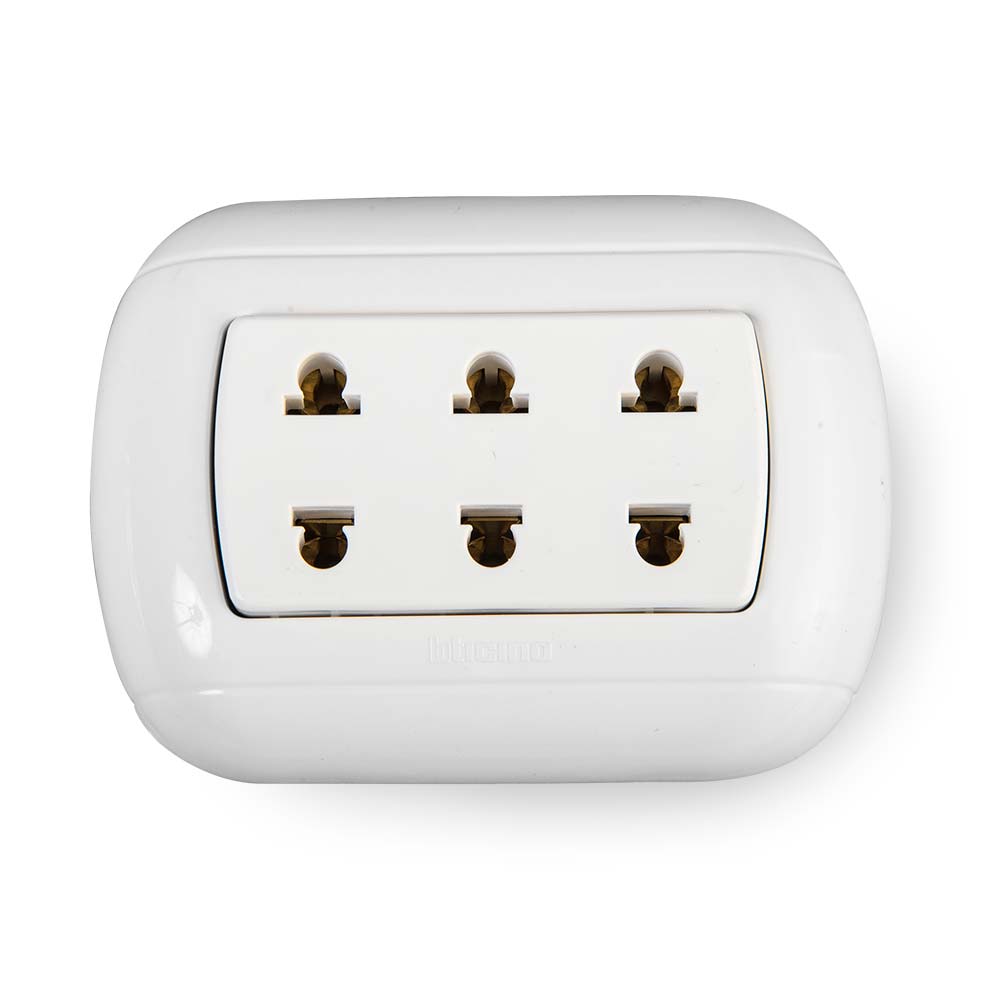 Tomacorriente Triple Universal 16A Bticino Blanco
