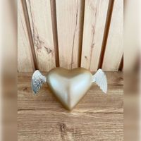 Adorno Corazon con Alas Taupe Satinado 20x12x12 cm