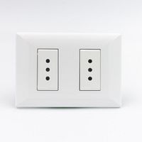 TOMACORRIENTE DOBLE 3 EN LINEA SINTHESI S22 PLACA BLANCA Y DADOS BLANCOS