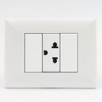 TOMACORRIENTE SIMPLE UNIVERSAL CON TIERRA SINTHESI S17 PLACA BLANCA Y DADO BLANCO