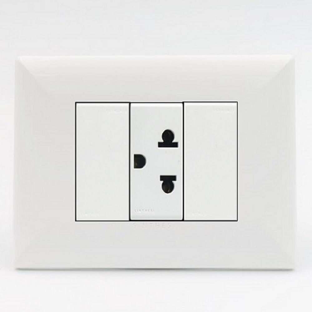 TOMACORRIENTE SIMPLE UNIVERSAL CON TIERRA SINTHESI S17 PLACA BLANCA Y DADO BLANCO