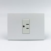 TOMACORRIENTE SIMPLE AMERICANO SINTHESI S33 PLACA BLANCA MATE Y DADOS S22 BLANCOS