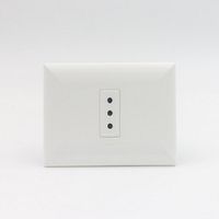 TOMACORRIENTE SIMPLE 3 EN LINEA SINTHESI S17 PLACA BLANCA Y DADO BLANCO