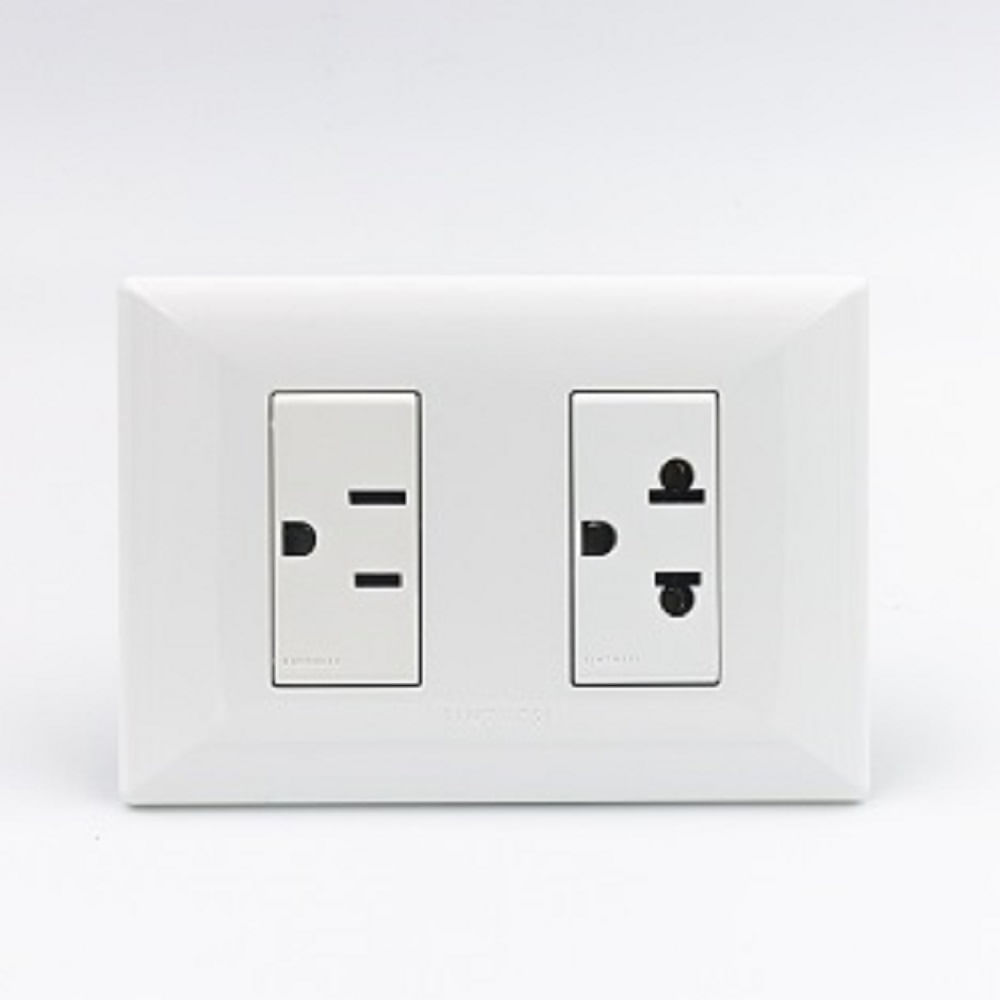 TOMACORRIENTE DOBLE 1 AMERICN Y 1 UNIVERSAL  SINTHESI S22 PLACA BLANCA Y DADO BLANCO