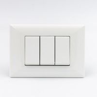 INTERRUPTOR TRIPLE 2 SIMPLE Y 1 CONMUTADOR 3 VIAS SINTHESI S22 PLACA BLANCA Y DADOS BLANCOS