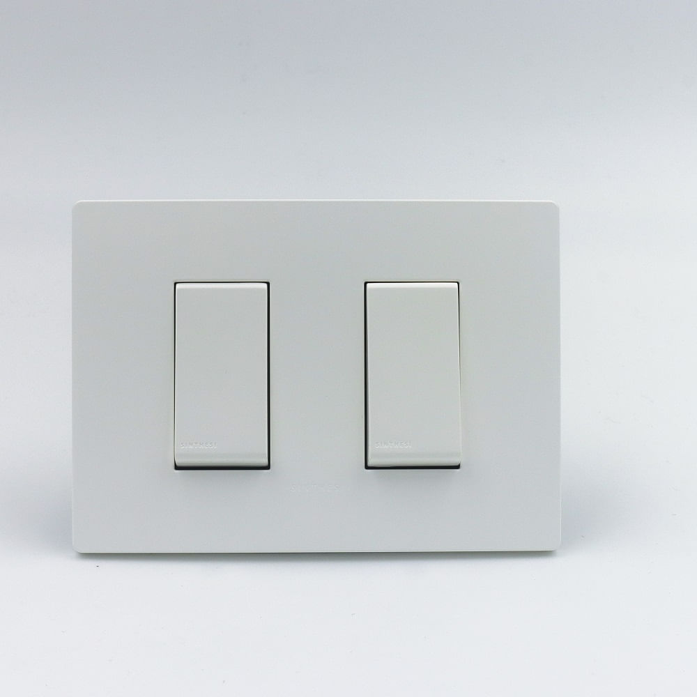 INTERRUPTR DOBLE 1 SIMPLE Y 1 CONMUTADOR 3 VIAS SINTHESI S33 PLACA BLANCA MATE Y DADOS S22 BLANCO